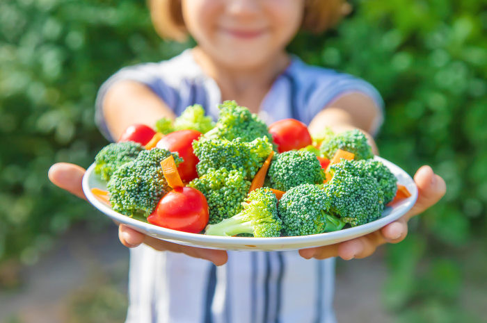 Zdrowe odżywianie dzieci – jak powinna wyglądać dieta dziecka? Przykładowy  jadłospis - blog - Kopalnia Soli „Wieliczka”
