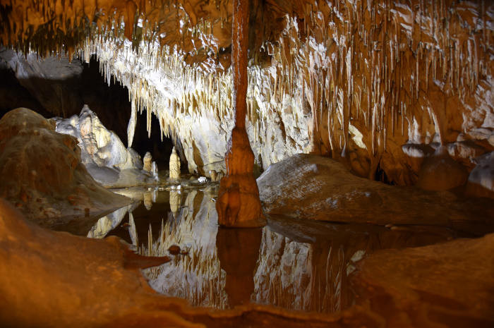 Stalaktyty i&nbsp;stalagmity – gdzie w&nbsp;Polsce możesz je&nbsp;spotkać?