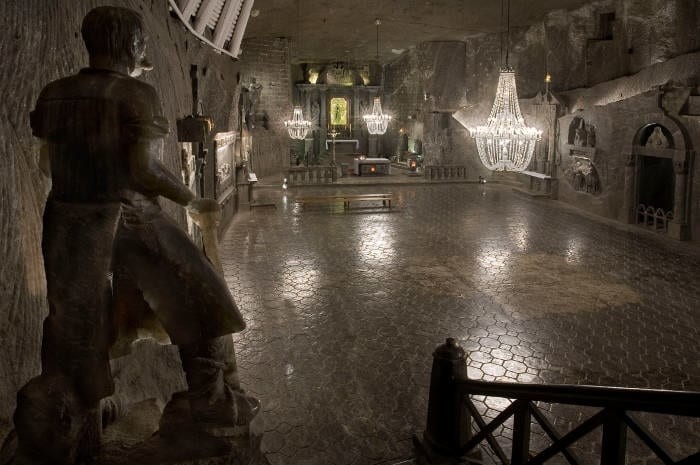 kopalnia-wiedzy-3-najpiekniejsze-widoki-3-kopalnia-soli-wieliczka-700x465-11-07-2018.jpg podziemne widoki w Polsce