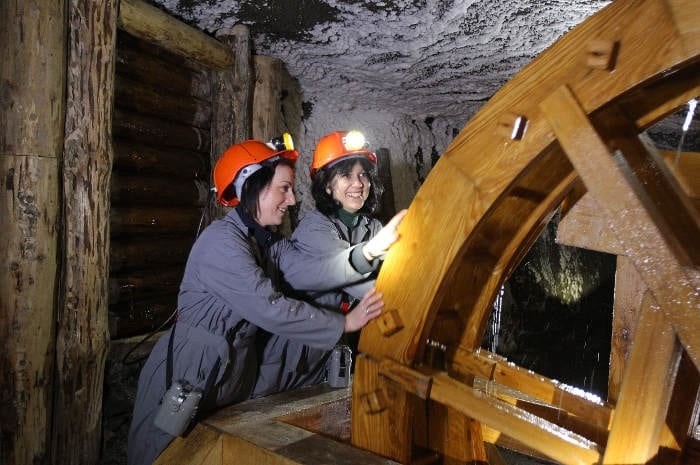 kopalnia-wiedzy-gdzie-na-wycieczke-jednodniowa-w-malopolsce-1-kopalnia-soli-wieliczka-700x465-25-04-2018.jpg