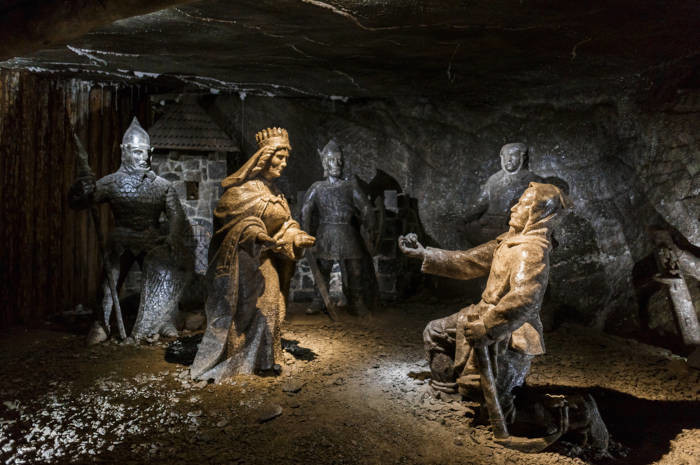 Rzeźby przedstawiające legendę o&nbsp;św. Kindze w&nbsp;Kopalni Soli „Wieliczka”